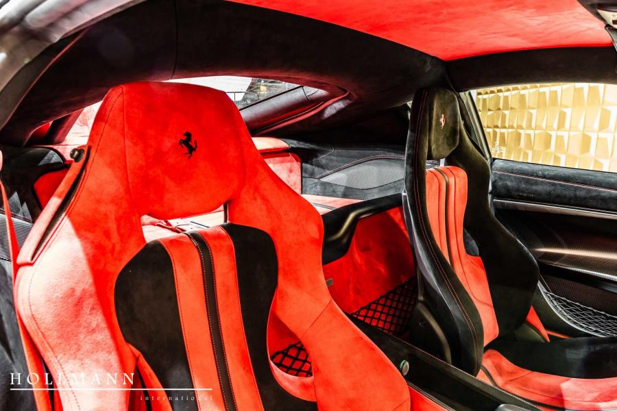 Интерьер Ferrari F12tdf 2015 года  (фото 24 из 28)